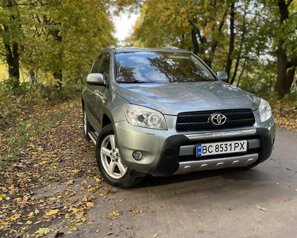 Зелений Тойота РАВ 4, об'ємом двигуна 2 л та пробігом 304 тис. км за 8300 $, фото 5 на Automoto.ua