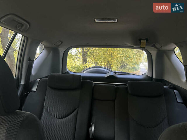 Зелений Тойота РАВ 4, об'ємом двигуна 2 л та пробігом 304 тис. км за 8300 $, фото 28 на Automoto.ua