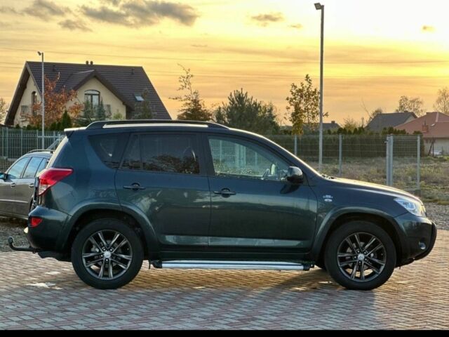 Зеленый Тойота РАВ 4, объемом двигателя 2.2 л и пробегом 228 тыс. км за 2810 $, фото 2 на Automoto.ua