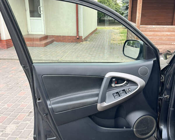 Зеленый Тойота РАВ 4, объемом двигателя 2.23 л и пробегом 226 тыс. км за 9599 $, фото 21 на Automoto.ua