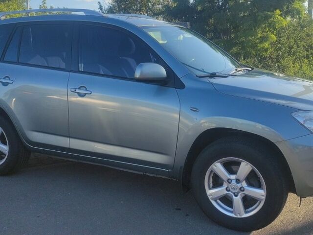 Зеленый Тойота РАВ 4, объемом двигателя 2 л и пробегом 273 тыс. км за 8700 $, фото 1 на Automoto.ua