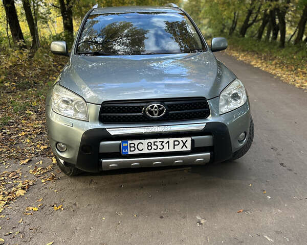 Зелений Тойота РАВ 4, об'ємом двигуна 2 л та пробігом 304 тис. км за 8300 $, фото 4 на Automoto.ua