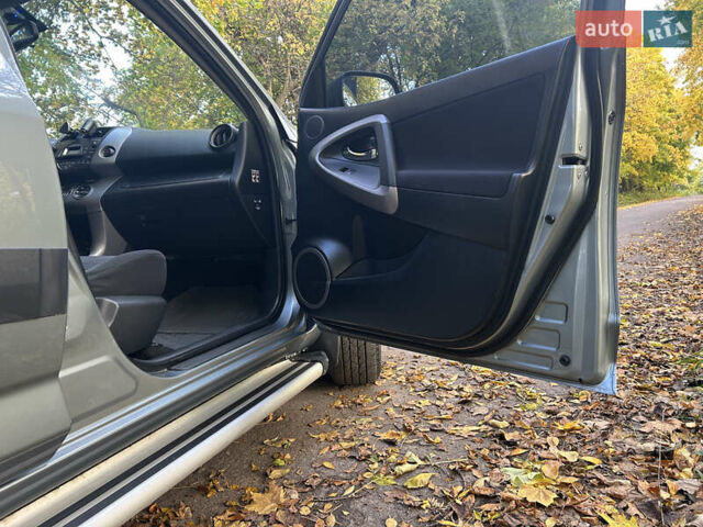 Зелений Тойота РАВ 4, об'ємом двигуна 2 л та пробігом 304 тис. км за 8300 $, фото 17 на Automoto.ua