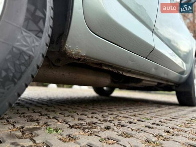 Зеленый Тойота РАВ 4, объемом двигателя 2 л и пробегом 263 тыс. км за 8800 $, фото 14 на Automoto.ua