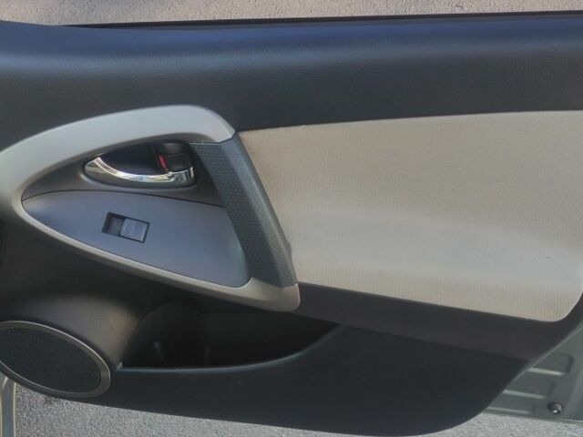 Зеленый Тойота РАВ 4, объемом двигателя 2 л и пробегом 273 тыс. км за 8700 $, фото 9 на Automoto.ua