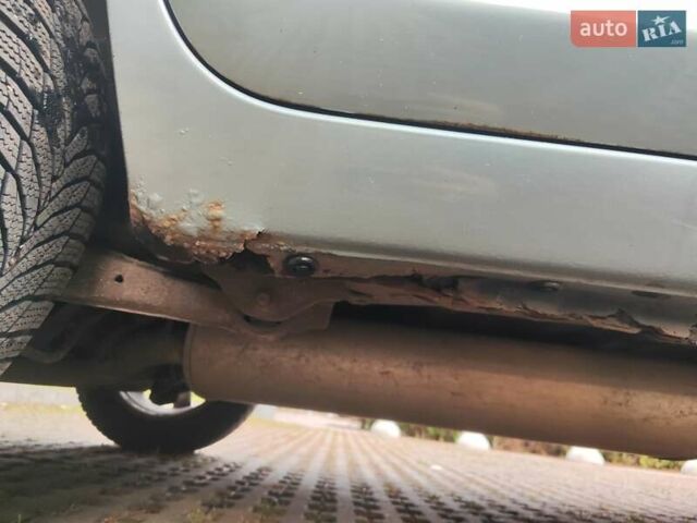 Зеленый Тойота РАВ 4, объемом двигателя 2 л и пробегом 263 тыс. км за 8800 $, фото 7 на Automoto.ua