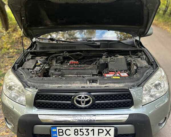 Зелений Тойота РАВ 4, об'ємом двигуна 2 л та пробігом 304 тис. км за 8300 $, фото 29 на Automoto.ua
