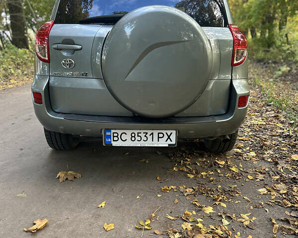 Зелений Тойота РАВ 4, об'ємом двигуна 2 л та пробігом 304 тис. км за 8300 $, фото 12 на Automoto.ua