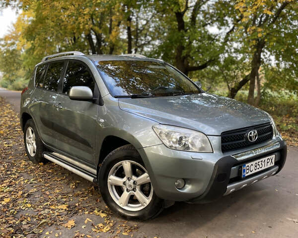 Зелений Тойота РАВ 4, об'ємом двигуна 2 л та пробігом 304 тис. км за 8300 $, фото 7 на Automoto.ua