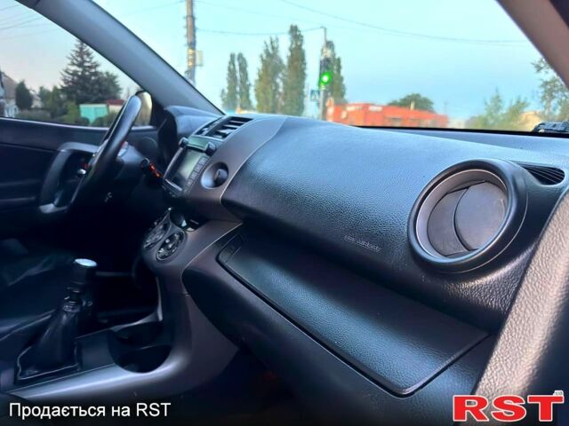 Зелений Тойота РАВ 4, об'ємом двигуна 2.2 л та пробігом 184 тис. км за 9300 $, фото 8 на Automoto.ua