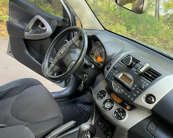 Зеленый Тойота РАВ 4, объемом двигателя 2 л и пробегом 307 тыс. км за 8500 $, фото 15 на Automoto.ua