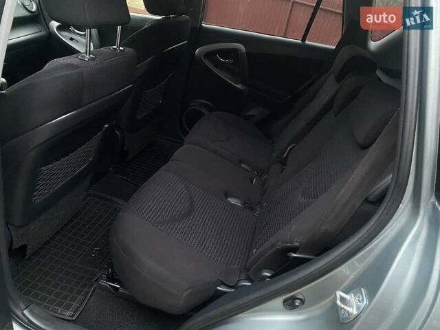 Зелений Тойота РАВ 4, об'ємом двигуна 2 л та пробігом 179 тис. км за 9750 $, фото 34 на Automoto.ua