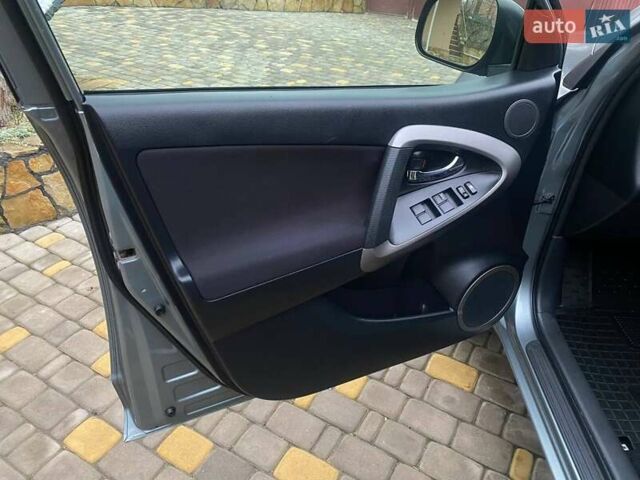 Зелений Тойота РАВ 4, об'ємом двигуна 2 л та пробігом 179 тис. км за 9750 $, фото 42 на Automoto.ua