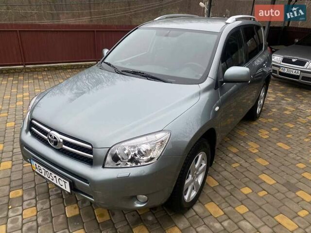 Зелений Тойота РАВ 4, об'ємом двигуна 2 л та пробігом 179 тис. км за 9750 $, фото 8 на Automoto.ua