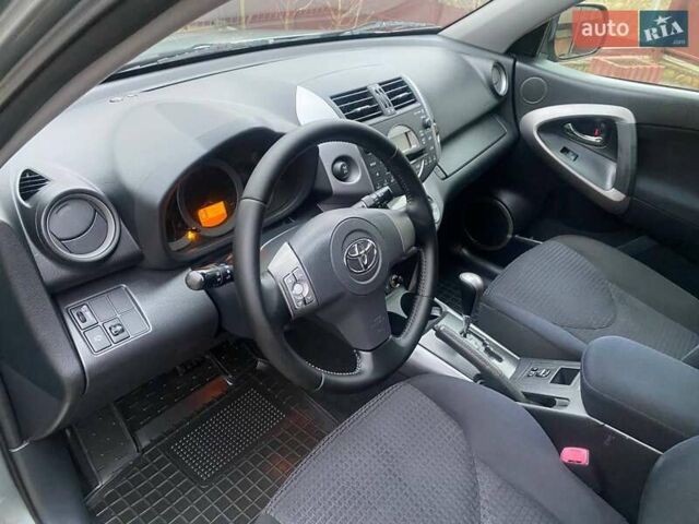 Зелений Тойота РАВ 4, об'ємом двигуна 2 л та пробігом 179 тис. км за 9750 $, фото 36 на Automoto.ua