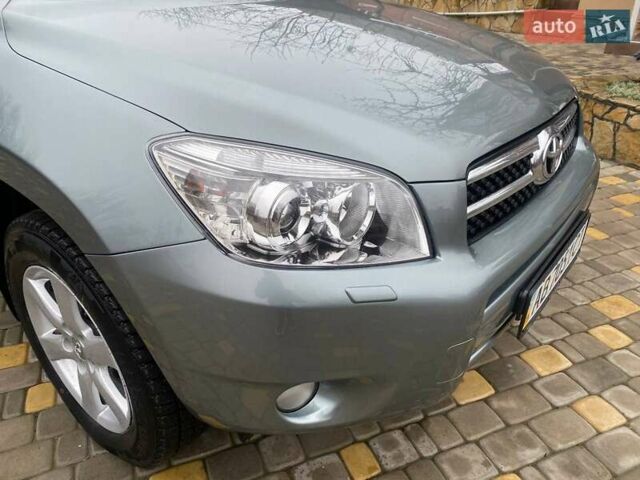 Зелений Тойота РАВ 4, об'ємом двигуна 2 л та пробігом 179 тис. км за 9750 $, фото 5 на Automoto.ua