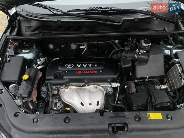 Зелений Тойота РАВ 4, об'ємом двигуна 2 л та пробігом 179 тис. км за 9750 $, фото 45 на Automoto.ua