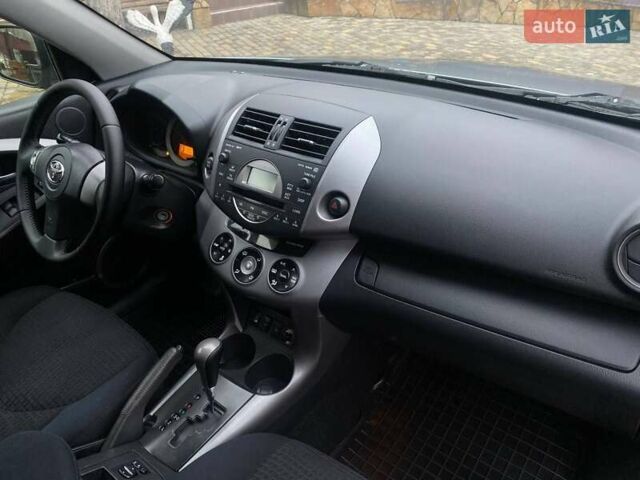 Зелений Тойота РАВ 4, об'ємом двигуна 2 л та пробігом 179 тис. км за 9750 $, фото 28 на Automoto.ua