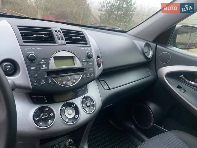 Зелений Тойота РАВ 4, об'ємом двигуна 2 л та пробігом 179 тис. км за 9750 $, фото 51 на Automoto.ua