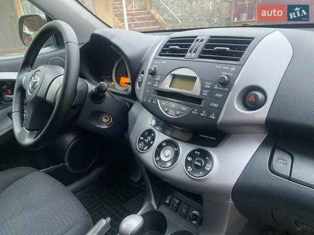 Зелений Тойота РАВ 4, об'ємом двигуна 2 л та пробігом 179 тис. км за 9750 $, фото 24 на Automoto.ua