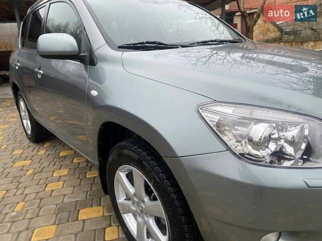 Зелений Тойота РАВ 4, об'ємом двигуна 2 л та пробігом 179 тис. км за 9750 $, фото 6 на Automoto.ua