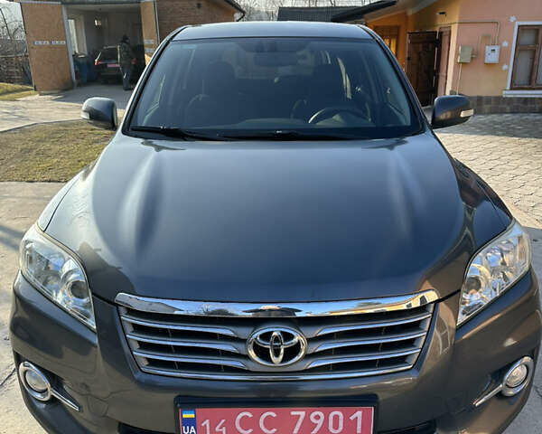 Зеленый Тойота РАВ 4, объемом двигателя 2.2 л и пробегом 307 тыс. км за 12200 $, фото 2 на Automoto.ua