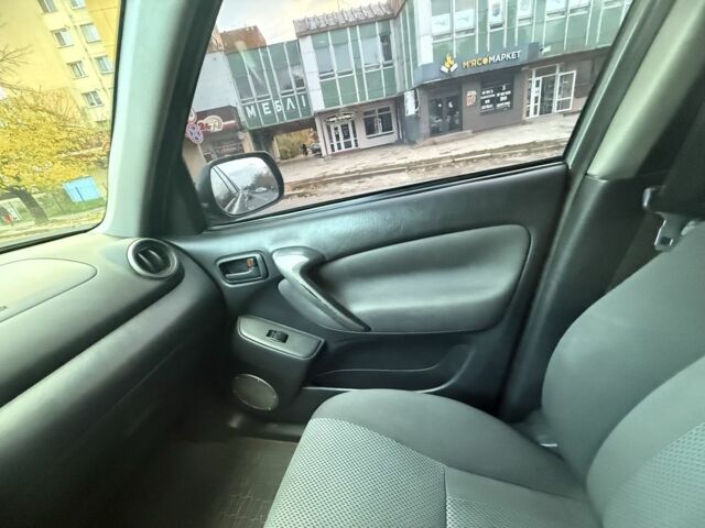 Зеленый Тойота РАВ 4, объемом двигателя 2 л и пробегом 390 тыс. км за 5800 $, фото 5 на Automoto.ua