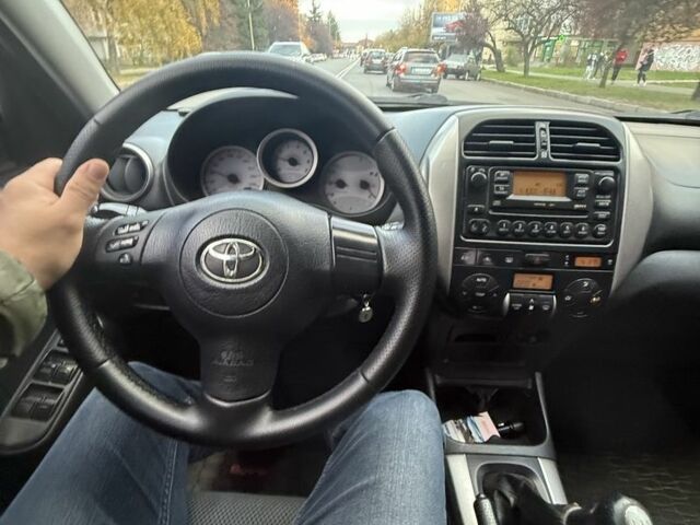 Зеленый Тойота РАВ 4, объемом двигателя 2 л и пробегом 390 тыс. км за 5800 $, фото 4 на Automoto.ua