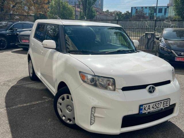 Білий Тойота Сайон, об'ємом двигуна 2.4 л та пробігом 164 тис. км за 8000 $, фото 12 на Automoto.ua