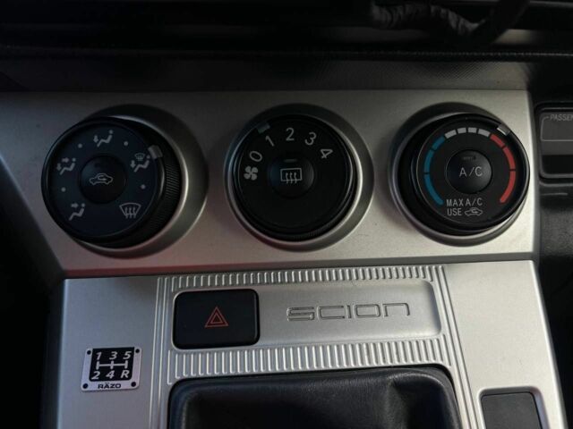 Фиолетовый Тойота Сцион, объемом двигателя 2.4 л и пробегом 88 тыс. км за 9500 $, фото 12 на Automoto.ua