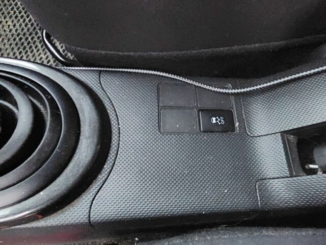 Красный Тойота Сцион, объемом двигателя 1.8 л и пробегом 162 тыс. км за 7200 $, фото 5 на Automoto.ua