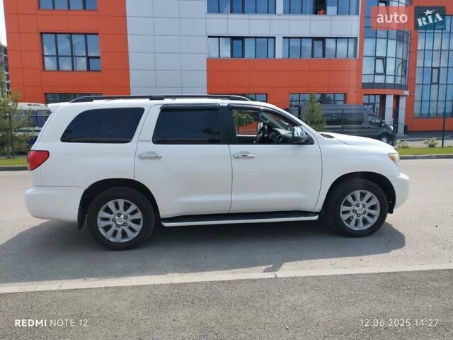 Белый Тойота Секвойя, объемом двигателя 5.7 л и пробегом 250 тыс. км за 24500 $, фото 7 на Automoto.ua