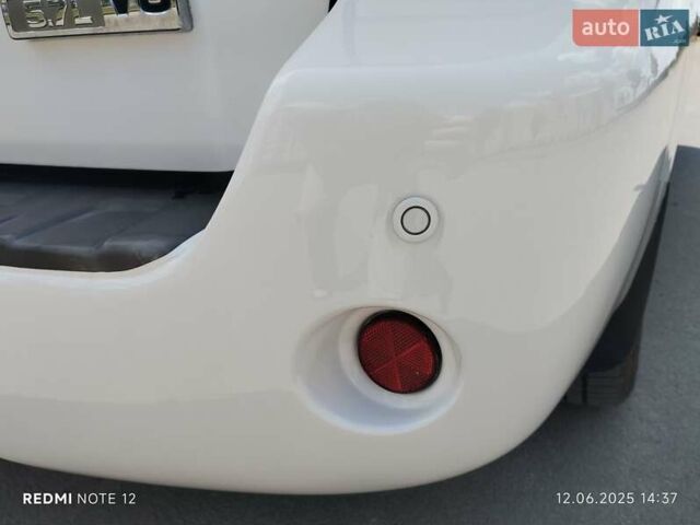 Белый Тойота Секвойя, объемом двигателя 5.7 л и пробегом 250 тыс. км за 22500 $, фото 46 на Automoto.ua