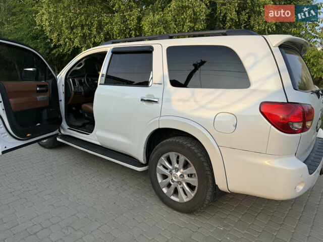 Белый Тойота Секвойя, объемом двигателя 5.7 л и пробегом 313 тыс. км за 17500 $, фото 5 на Automoto.ua
