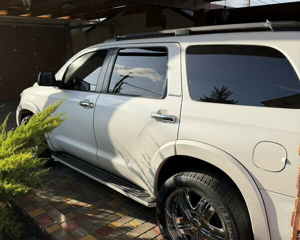 Білий Тойота Секвойя, об'ємом двигуна 5.7 л та пробігом 257 тис. км за 21999 $, фото 24 на Automoto.ua