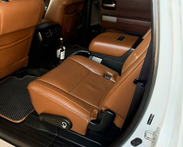 Білий Тойота Секвойя, об'ємом двигуна 5.7 л та пробігом 257 тис. км за 21999 $, фото 22 на Automoto.ua