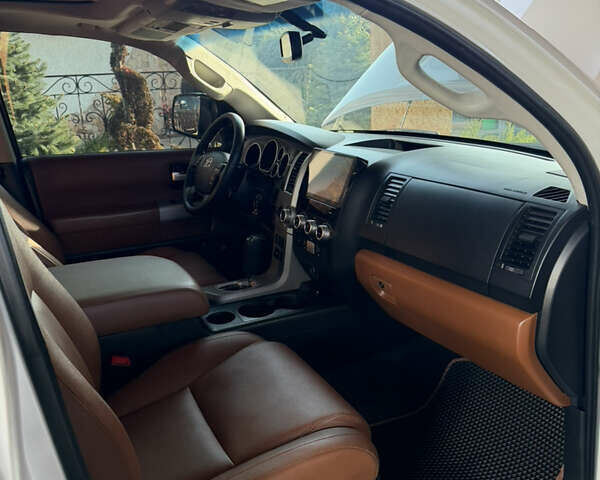 Білий Тойота Секвойя, об'ємом двигуна 5.7 л та пробігом 257 тис. км за 21999 $, фото 36 на Automoto.ua