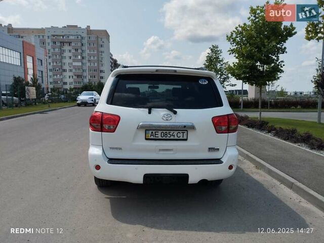 Белый Тойота Секвойя, объемом двигателя 5.7 л и пробегом 250 тыс. км за 24500 $, фото 4 на Automoto.ua