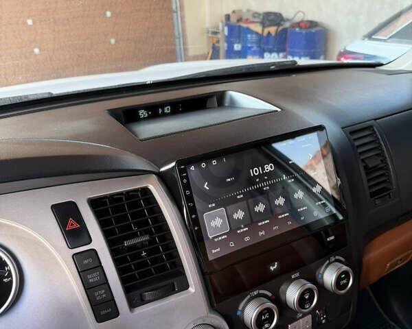 Білий Тойота Секвойя, об'ємом двигуна 5.7 л та пробігом 257 тис. км за 21999 $, фото 14 на Automoto.ua