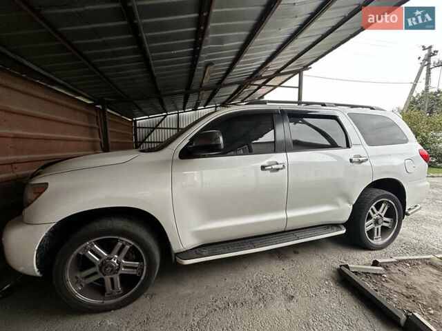 Білий Тойота Секвойя, об'ємом двигуна 5.7 л та пробігом 195 тис. км за 22000 $, фото 6 на Automoto.ua