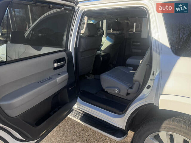 Белый Тойота Секвойя, объемом двигателя 5.7 л и пробегом 200 тыс. км за 21000 $, фото 12 на Automoto.ua