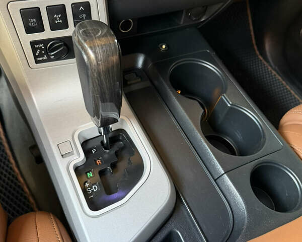 Білий Тойота Секвойя, об'ємом двигуна 5.7 л та пробігом 257 тис. км за 21999 $, фото 13 на Automoto.ua