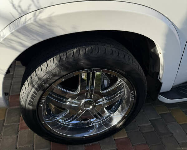 Білий Тойота Секвойя, об'ємом двигуна 5.7 л та пробігом 257 тис. км за 21999 $, фото 10 на Automoto.ua