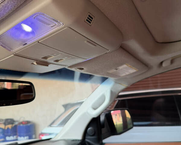 Білий Тойота Секвойя, об'ємом двигуна 5.7 л та пробігом 257 тис. км за 21999 $, фото 12 на Automoto.ua