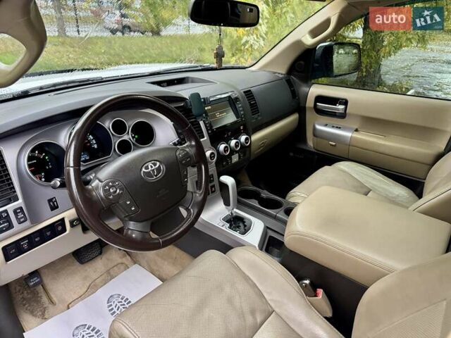 Тойота Секвойя 2008 в Киеве на Automoto.ua Белый Тойота Секвойя, объемом двигателя 5.7 л и пробегом 195 тыс. км за 19990 $, фото 33 на Automoto.ua