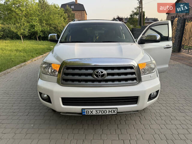 Белый Тойота Секвойя, объемом двигателя 5.7 л и пробегом 313 тыс. км за 17500 $, фото 1 на Automoto.ua