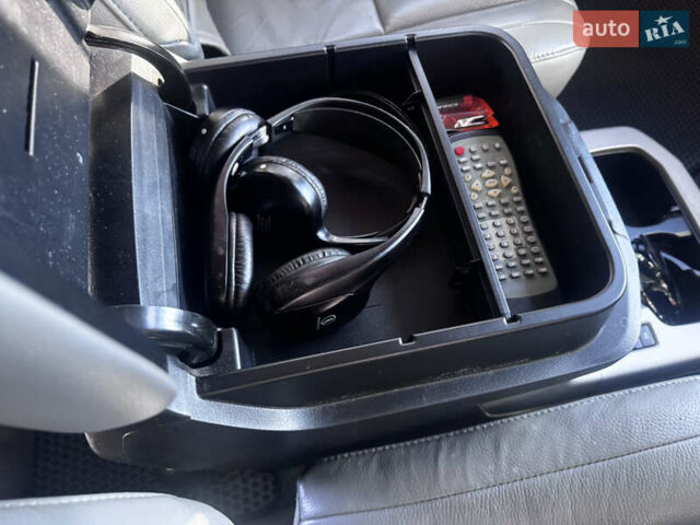 Белый Тойота Секвойя, объемом двигателя 5.7 л и пробегом 200 тыс. км за 21000 $, фото 19 на Automoto.ua