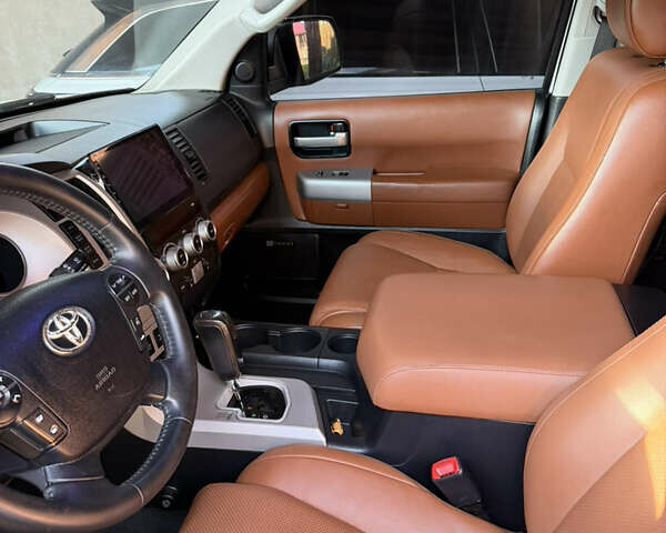 Білий Тойота Секвойя, об'ємом двигуна 5.7 л та пробігом 257 тис. км за 21999 $, фото 11 на Automoto.ua