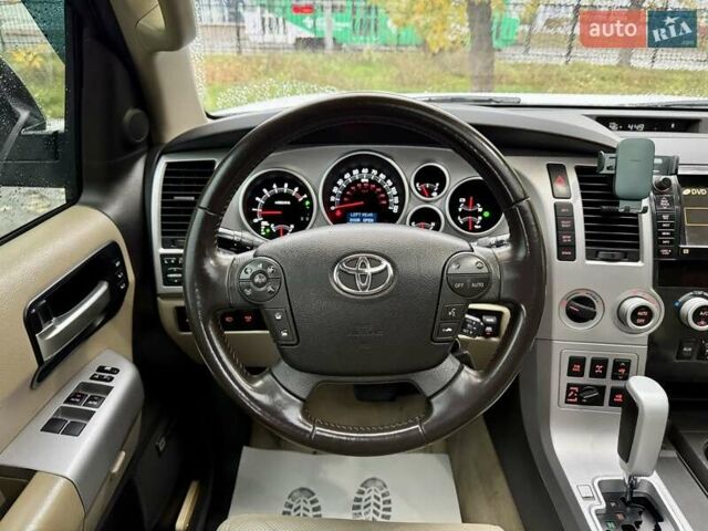 Тойота Секвойя 2008 в Киеве на Automoto.ua Белый Тойота Секвойя, объемом двигателя 5.7 л и пробегом 195 тыс. км за 19990 $, фото 29 на Automoto.ua