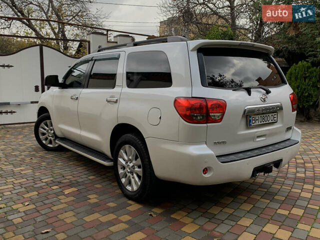 Тойота Секвойя 2008 в Николаеве на Automoto.ua Белый Тойота Секвойя, объемом двигателя 5.7 л и пробегом 240 тыс. км за 22999 $, фото 2 на Automoto.ua
